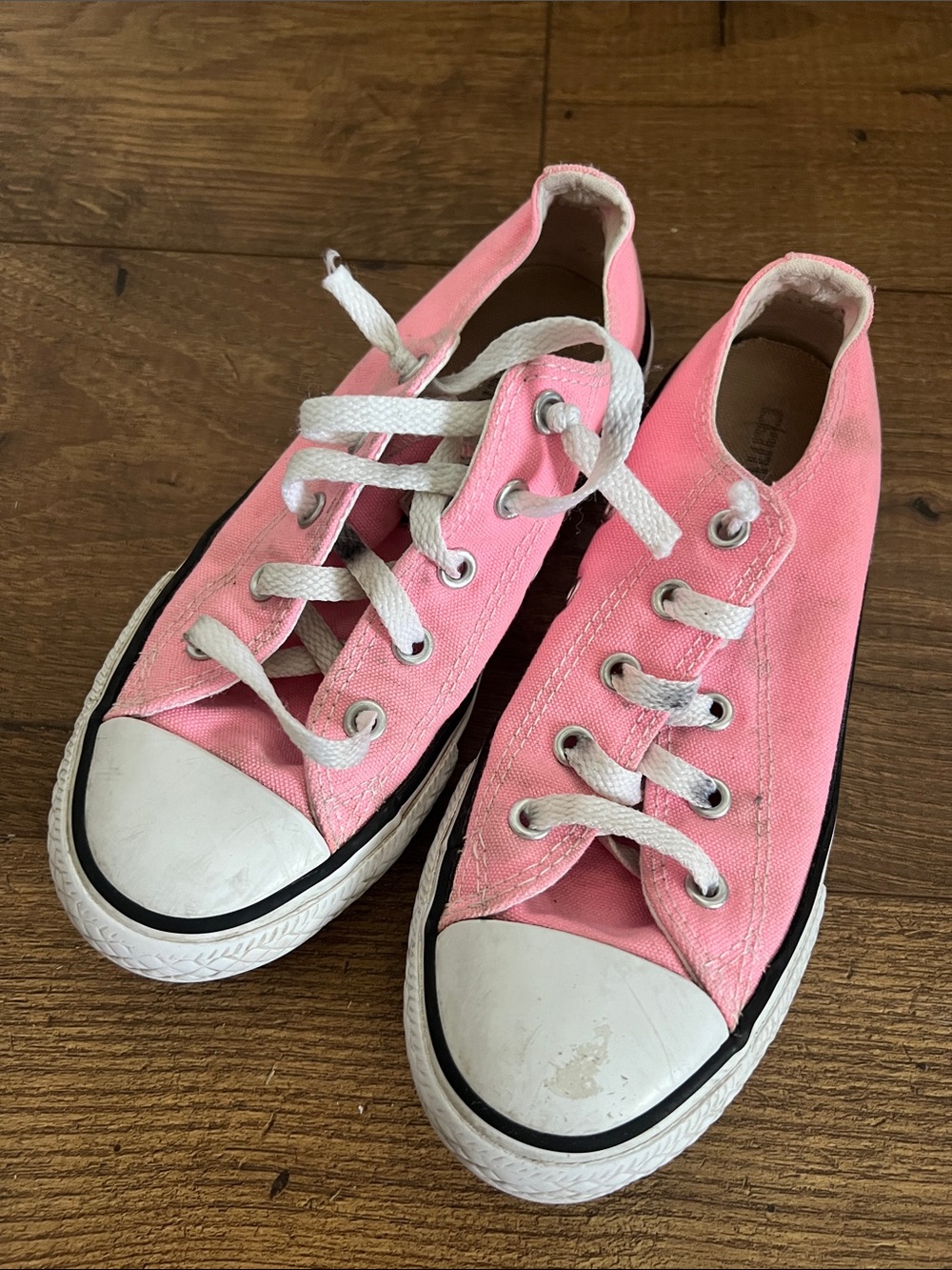 Converse Kids Pink Canvas Low-Top Sneakers with White Toe - Picture 1 of 4